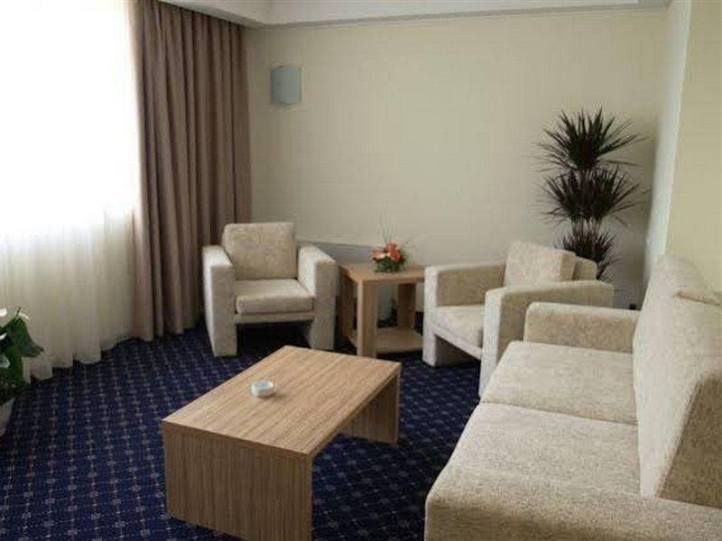 Marshal Hotel Bukarest Kültér fotó