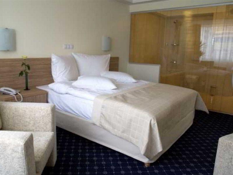 Marshal Hotel Bukarest Kültér fotó