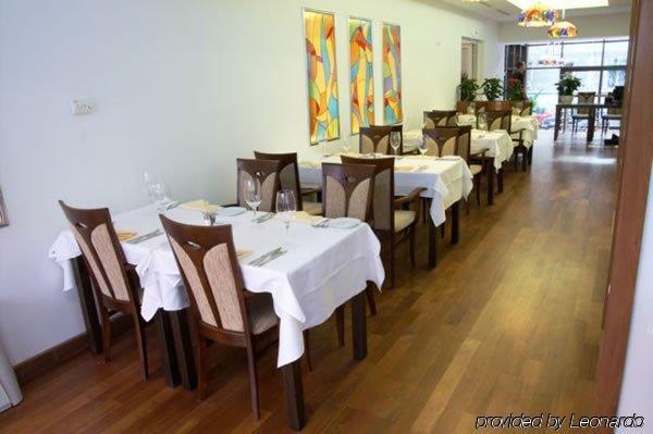 Marshal Hotel Bukarest Étterem fotó