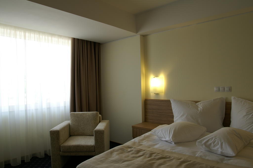 Marshal Hotel Bukarest Szoba fotó