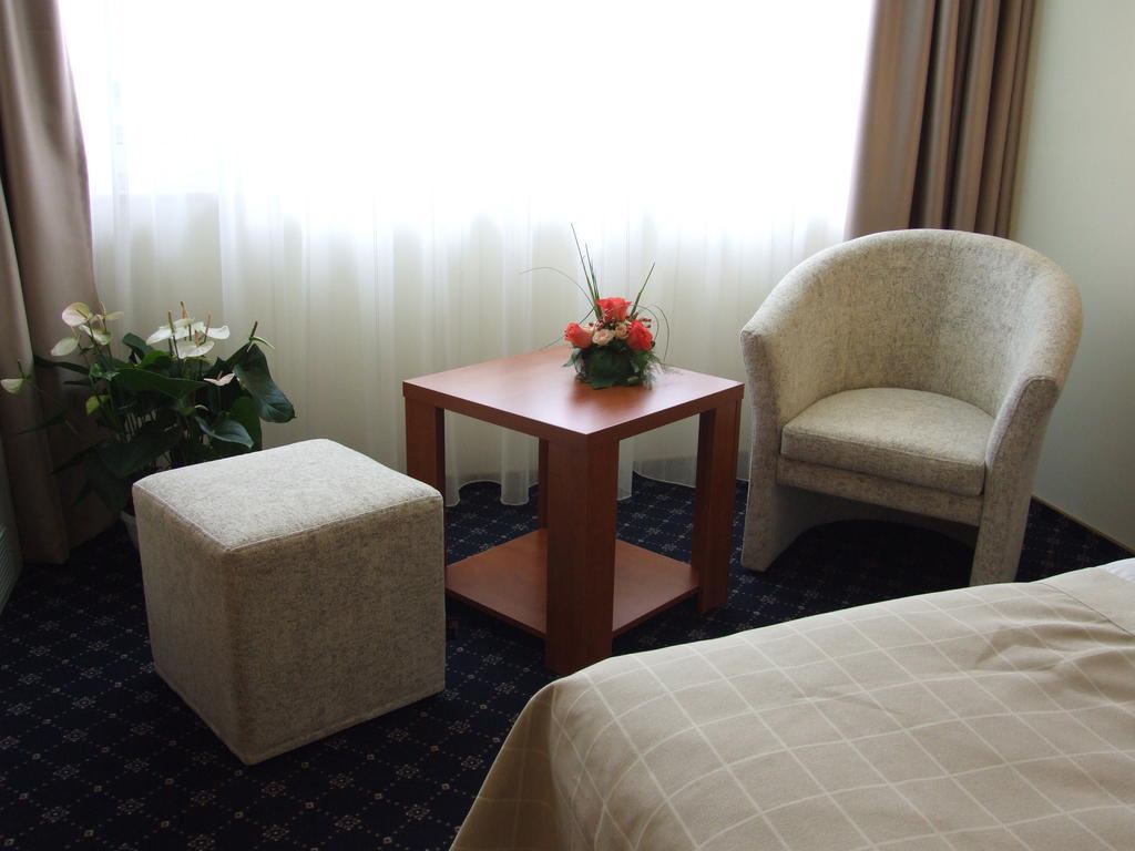 Marshal Hotel Bukarest Szoba fotó