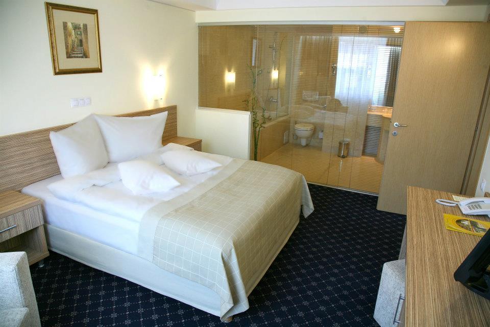 Marshal Hotel Bukarest Kültér fotó