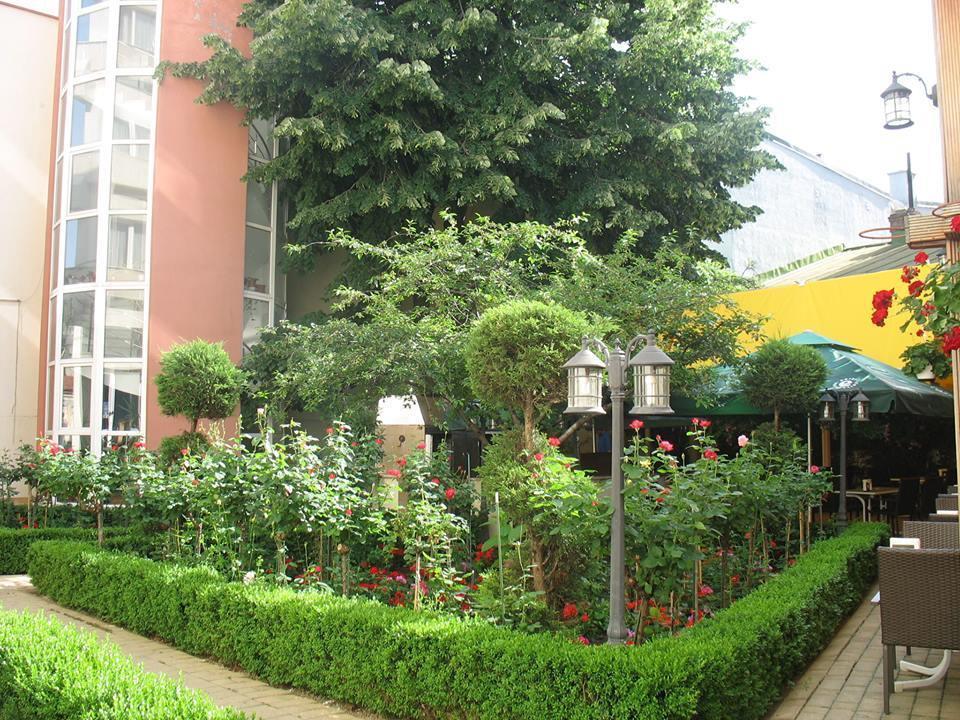 Marshal Hotel Bukarest Kültér fotó