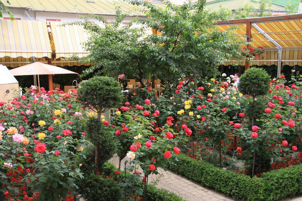 Marshal Hotel Bukarest Kültér fotó
